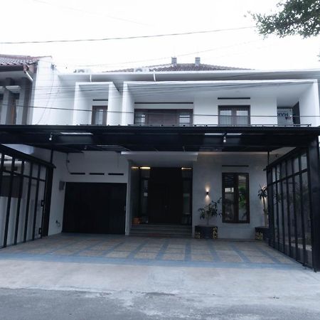 Radja House Cipaku Indah Villa Bandung Exteriör bild