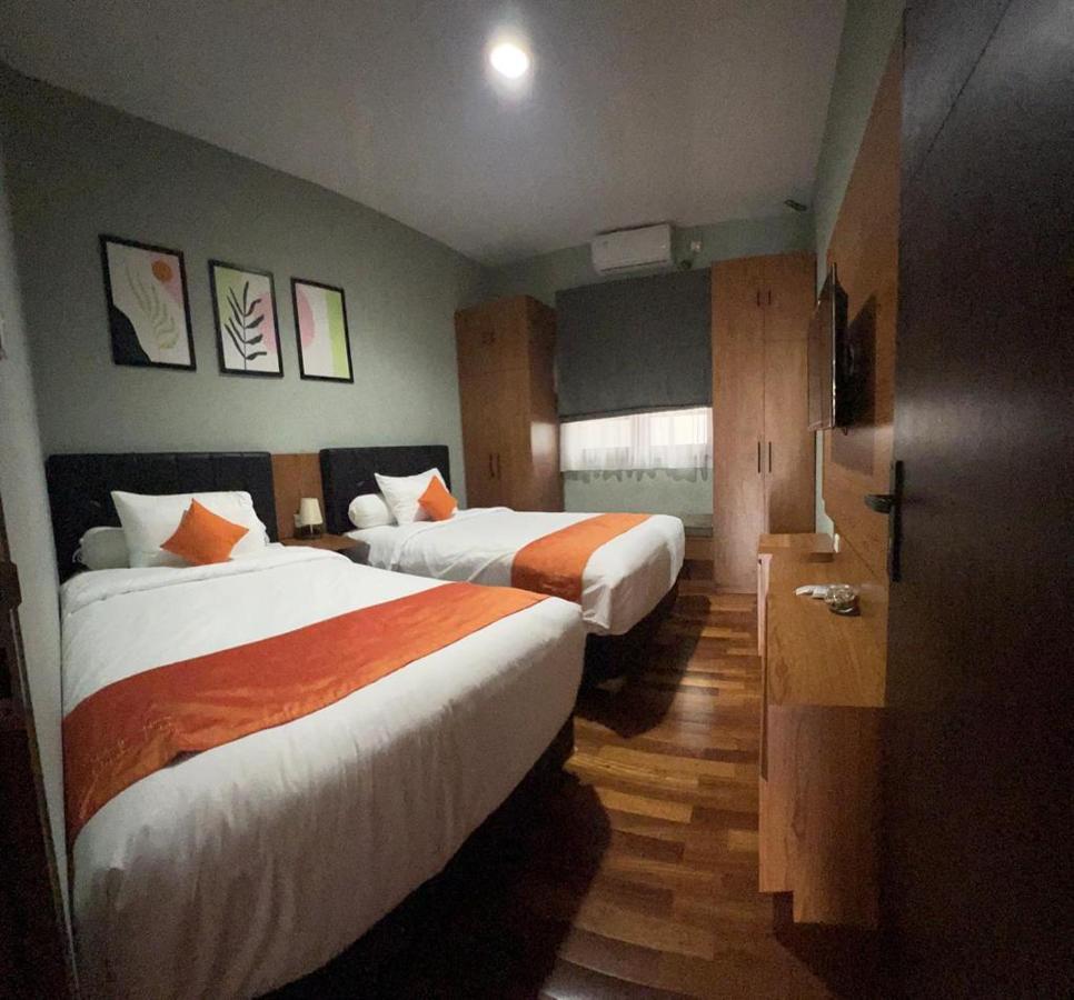 Radja House Cipaku Indah Villa Bandung Exteriör bild