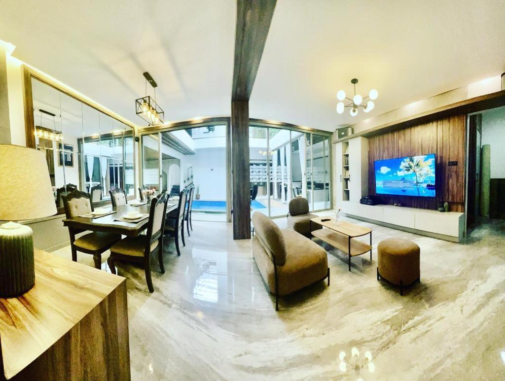 Radja House Cipaku Indah Villa Bandung Exteriör bild
